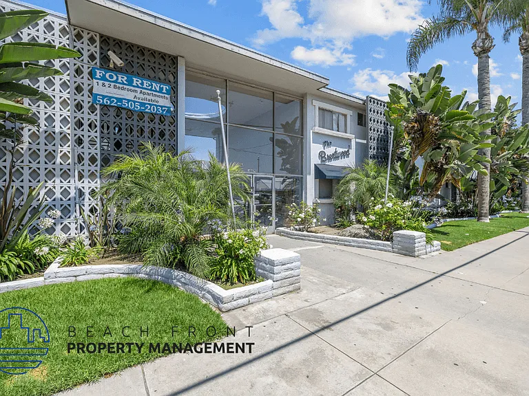 10429 La Reina Ave. — Photo 18