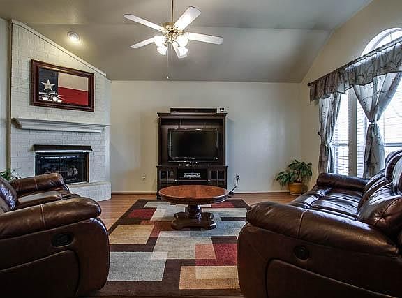 4th image of 707 Daisy Ct