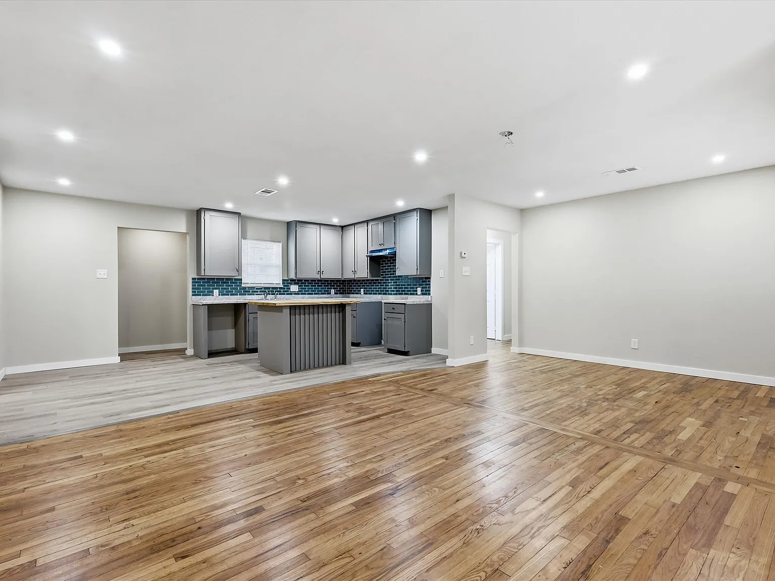 3 bed, 1650 sqft, $2,200 — Photo 2