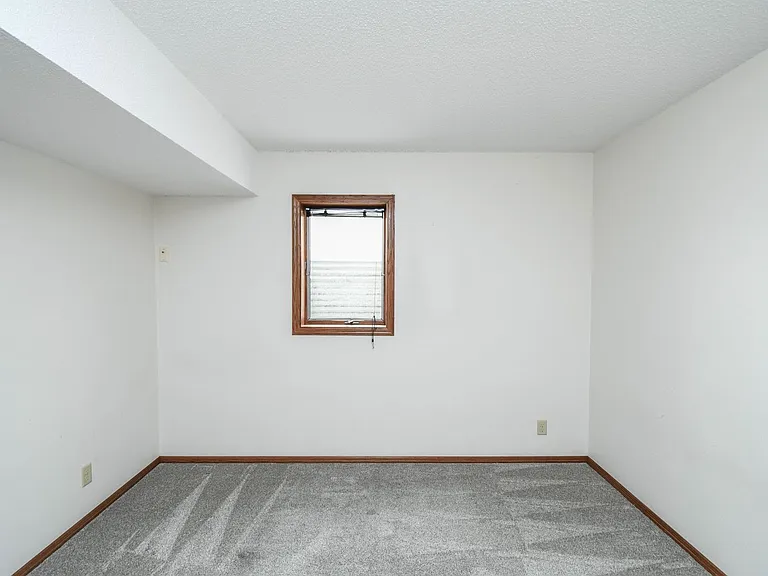 2213 S Wellington Ave — Photo 33