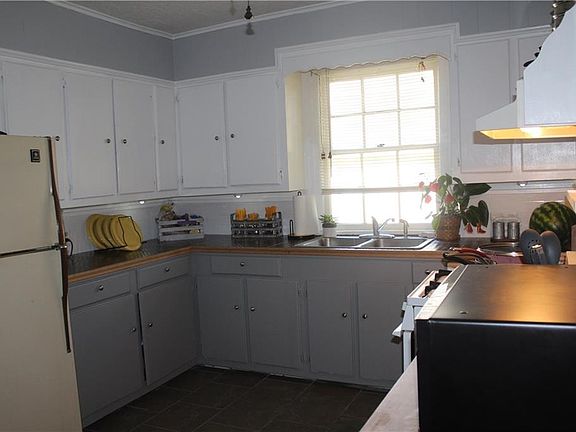 4th image of 225 Saint Maurice Ln