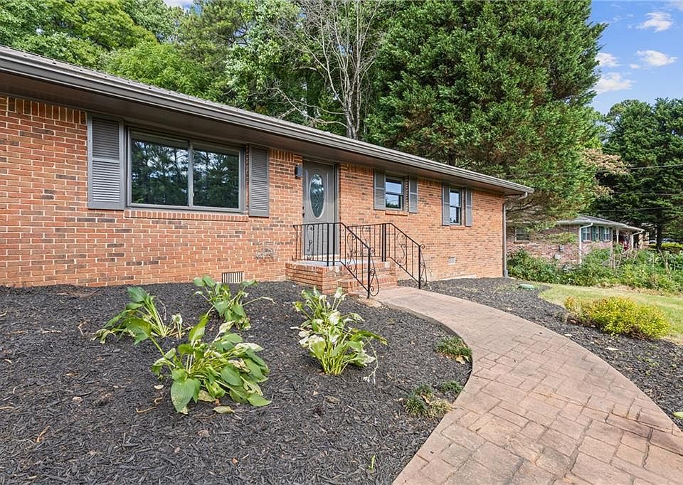 1st image of 571 Mimosa Dr