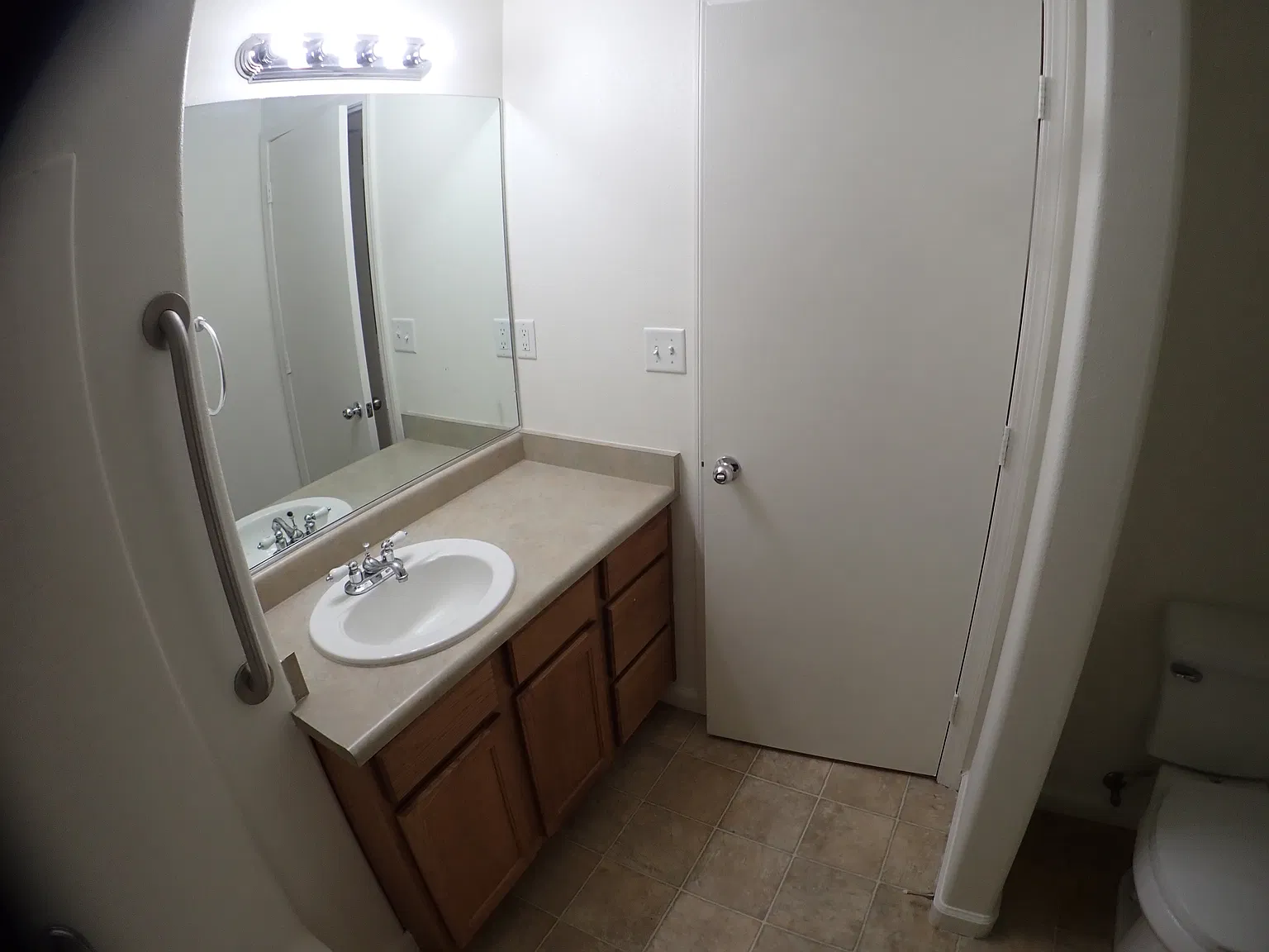 1 bed, 696 sqft, $1,200 — Photo 4