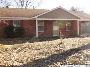 3155 Mayfair Dr, Horn Lake, MS 38637