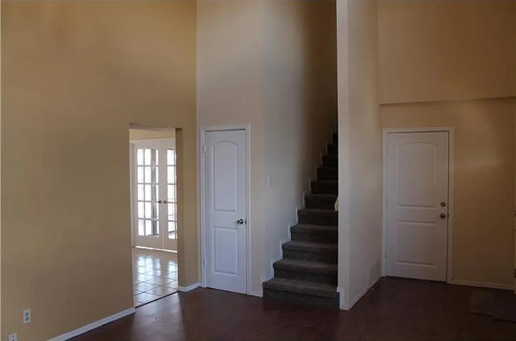 3 bed, 2.5 bath, 1730 sqft, $1,895 — Photo 2