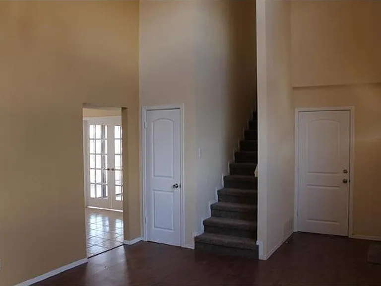 7401 Lakehurst Rd — Photo 2