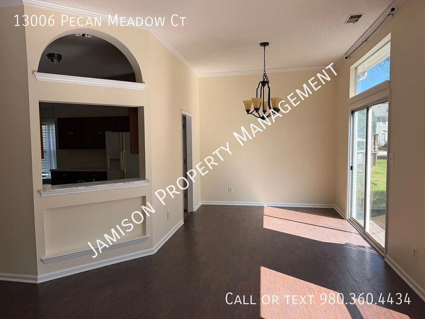 Welcoming 4 Bed 2 Bath Ranch Home in Charlotte! — Photo 3