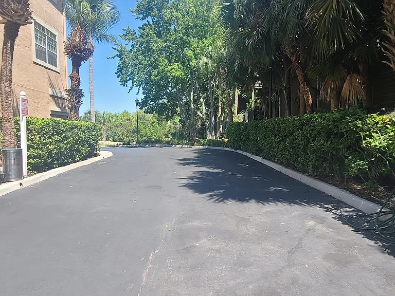 2201 Bay Club Cir — Photo 4