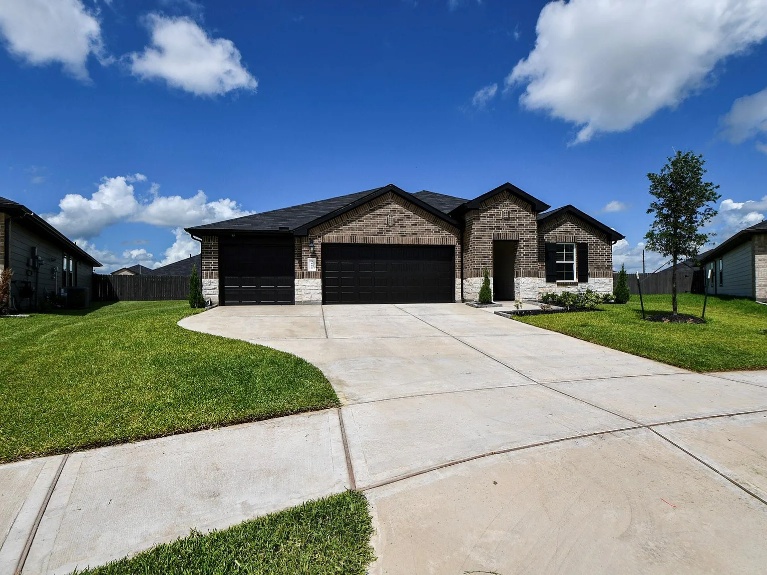4 bed, 3.0 bath, 2236 sqft, $2,800 — Photo 1