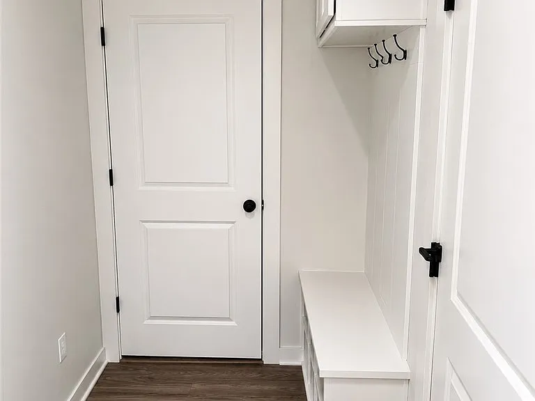1940 Cambria Dr — Photo 10