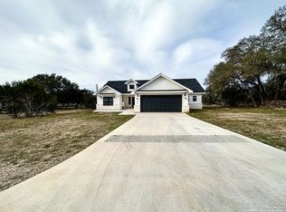 200 Fawn Dr, Bandera, TX 78003