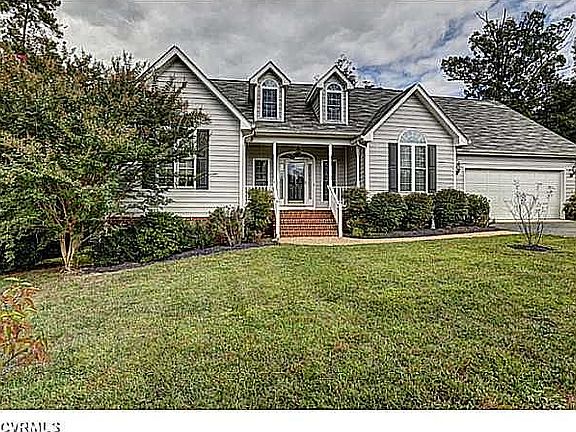 2nd image of 3703 Stamford Cir