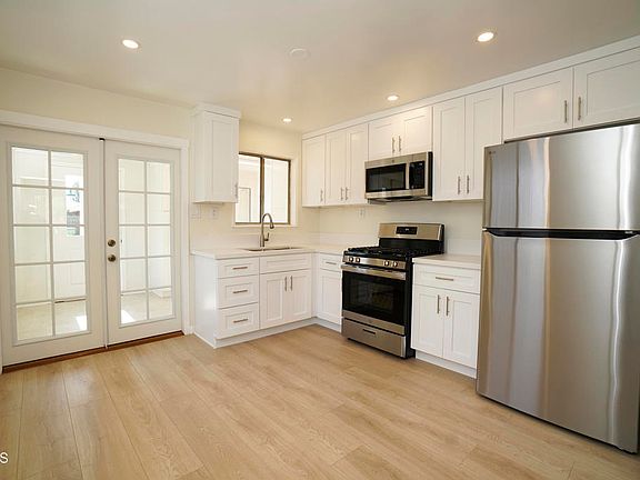 5th image of 2938 Warwick Ave