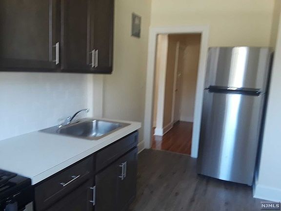 3rd image of 222 Christie St #1B