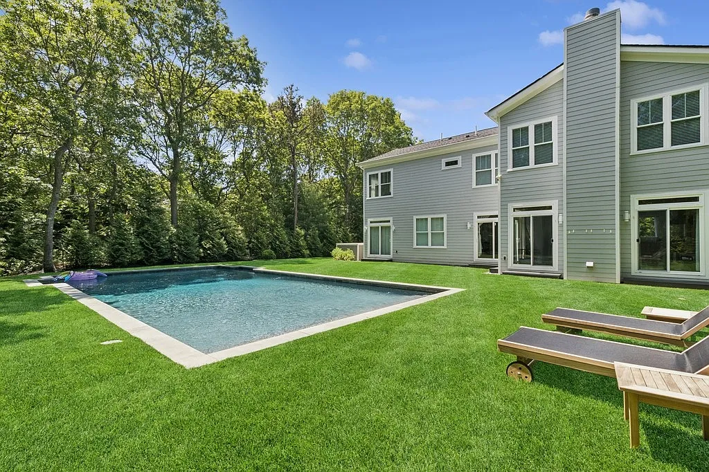 Centrally located 5 bedroom — Photo 3