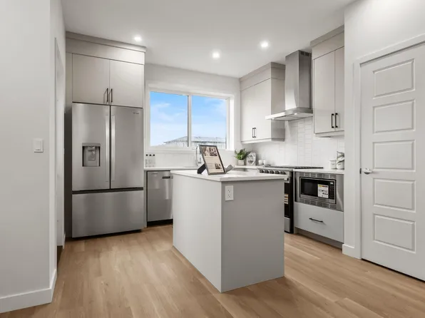 5730 Hawthorn Cmn SW, Edmonton, AB T6X 2L5