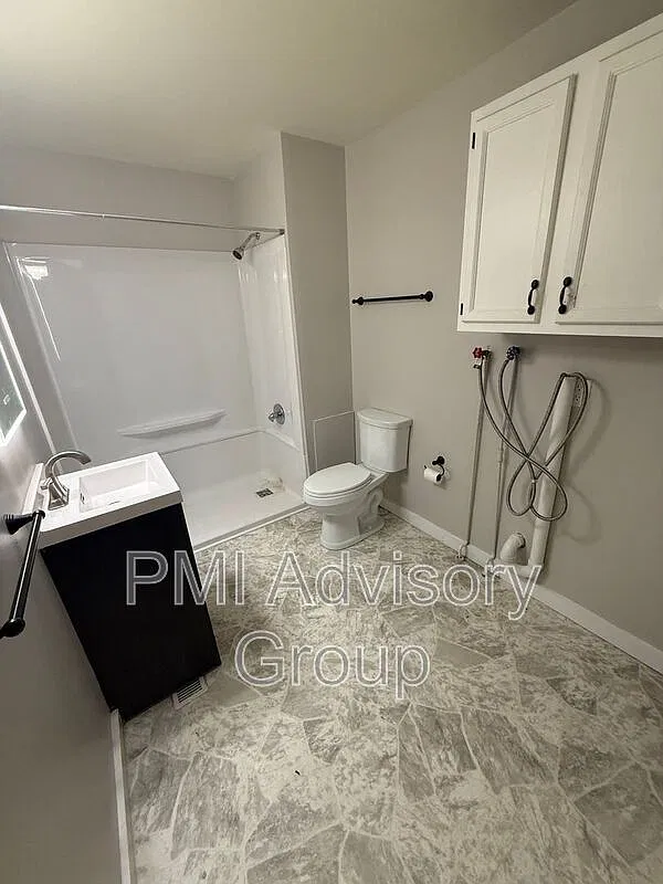 2 bed, 1.0 bath, 756 sqft, $920 — Photo 2
