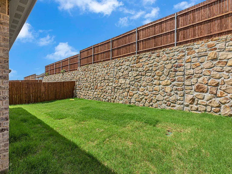 1729 Hazer Ln — Photo 22