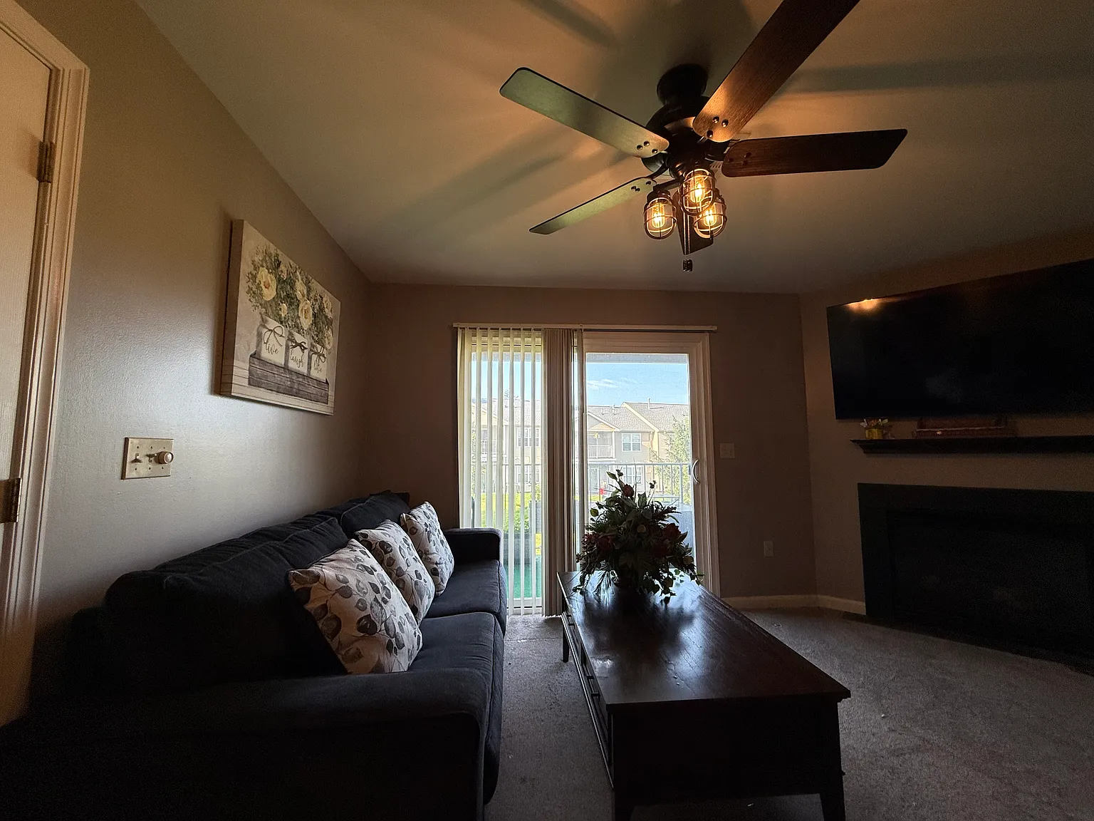 2 bed, 1212 sqft, $1,900 — Photo 2