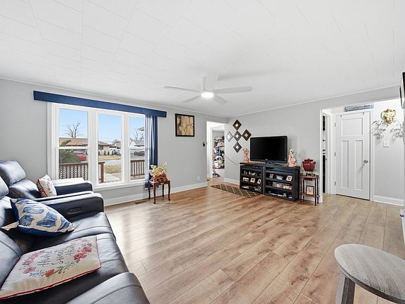 2nd image of 8945 S Corcoran Rd