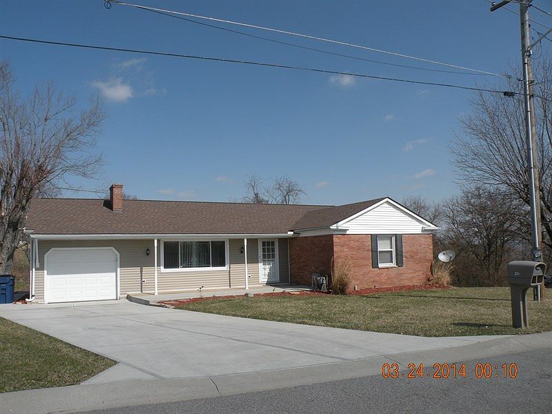 1st image of 221 Quarry Dr