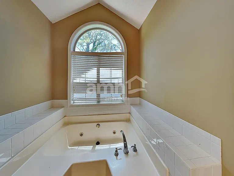 620 Claredon Ct — Photo 16