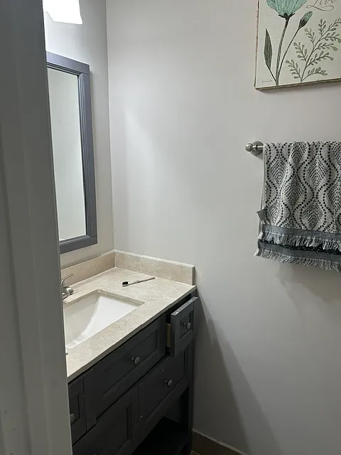 4 bed, 2.5 bath, 2656 sqft, $6,200 — Photo 3