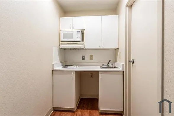 Studio, 260 sqft, $1,200 — Photo 3