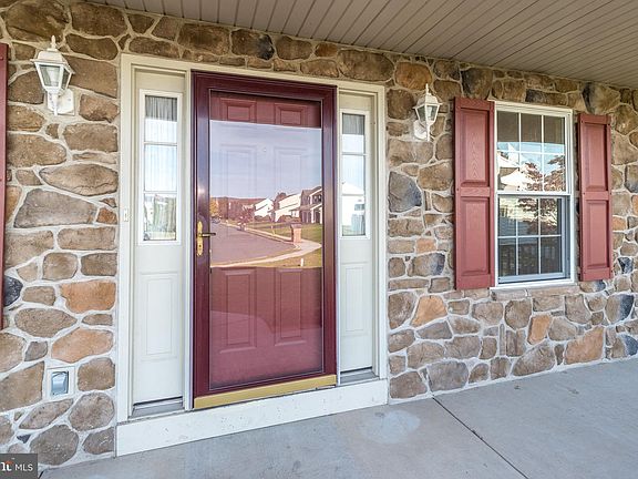 4th image of 111 Crestwood Ct