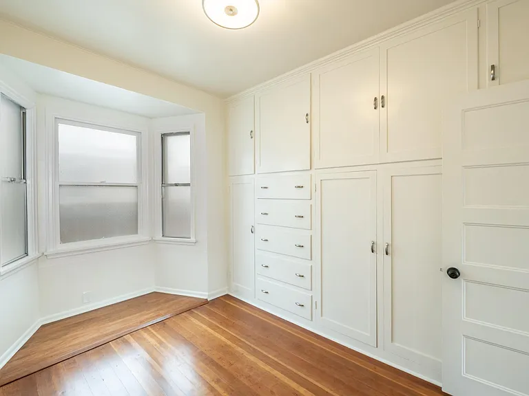 756 S Glendale St — Photo 16