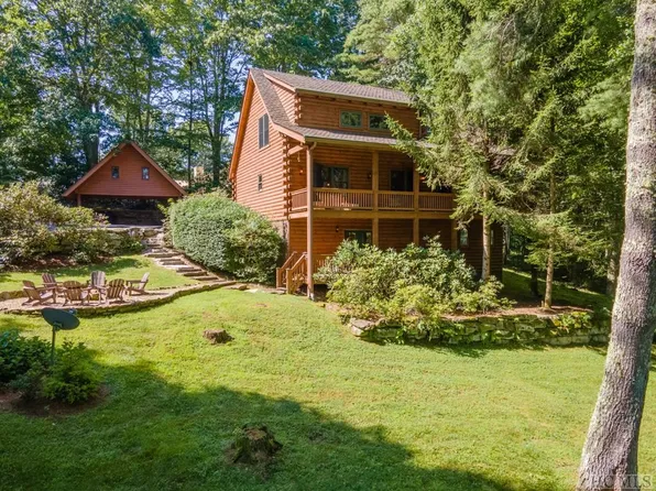 191 Knolls Way, Glenville, NC 28736