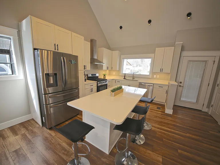 1612 E Camby Ct — Photo 7