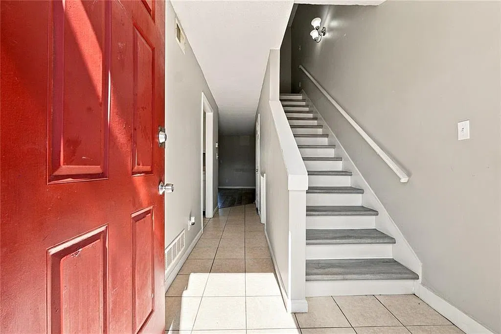 2 bed, 1.5 bath, 1024 sqft, $1,400 — Photo 2
