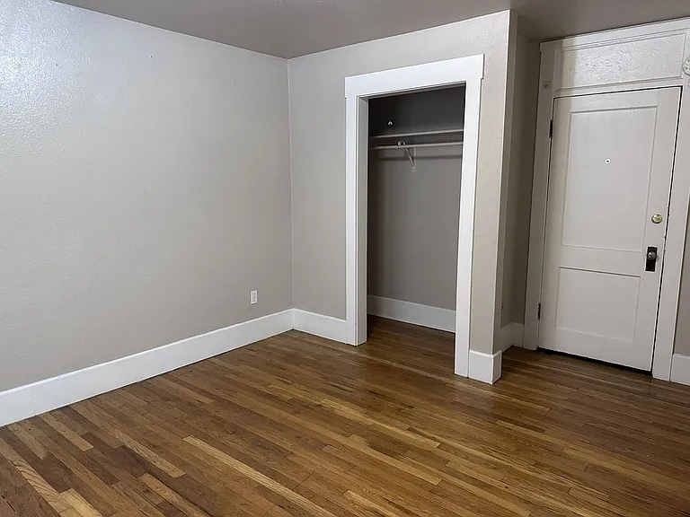 1160 N Corona St — Photo 11