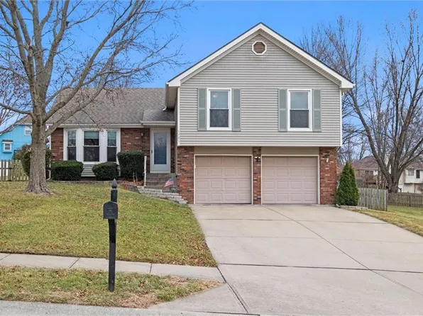 1721 Windsor Ln, Liberty, MO 64068