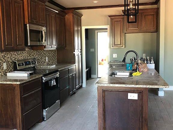 3rd image of 6774 Hillside Ct
