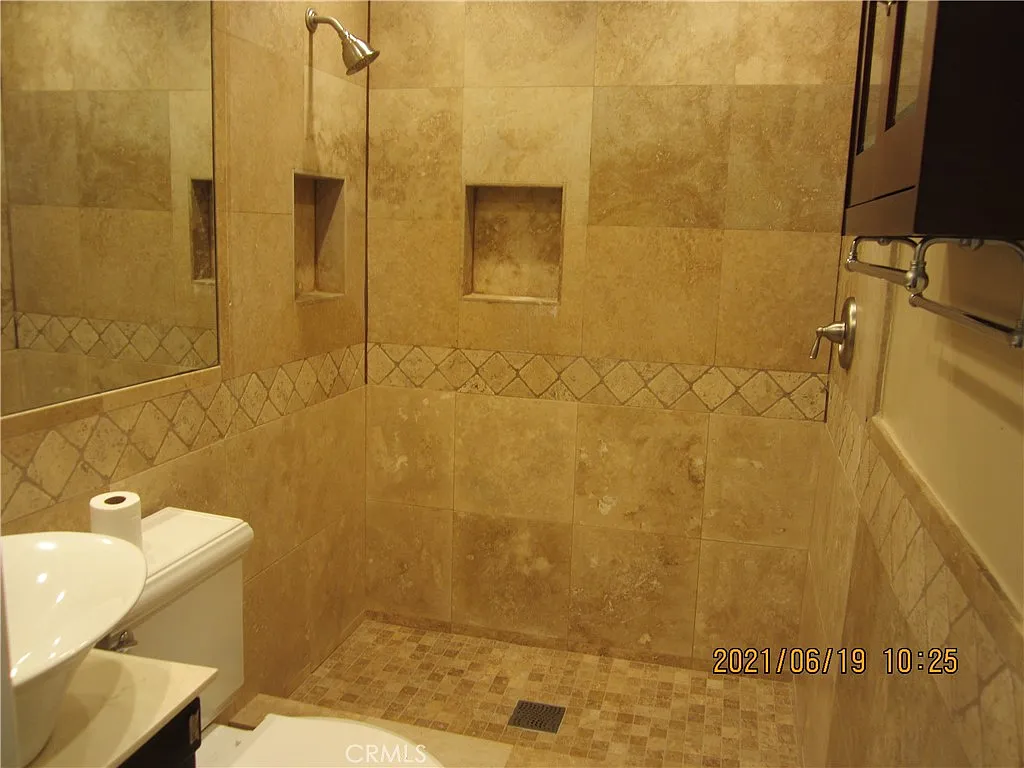 2 bed, 878 sqft, $2,650 — Photo 3