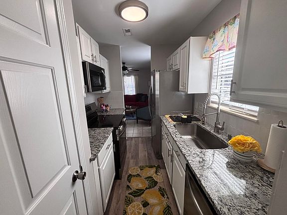 5th image of 1676 Citadel Ln.