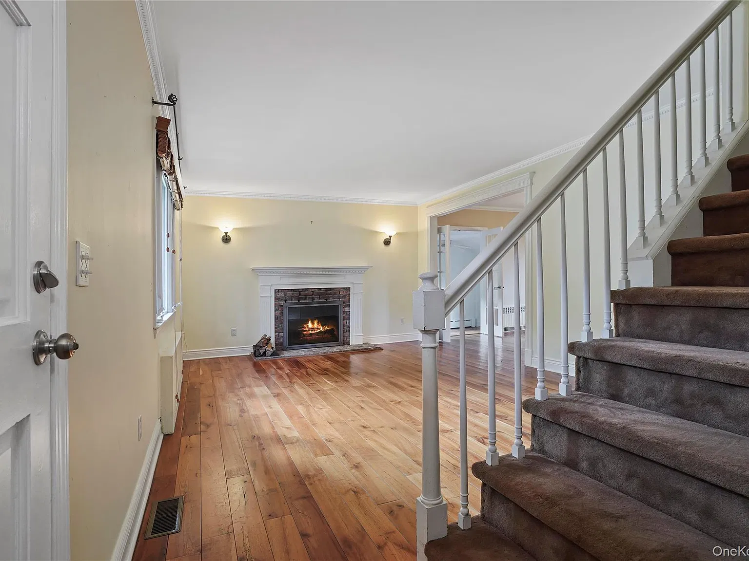 3 bed, 2.5 bath, 2047 sqft, $6,200 — Photo 3