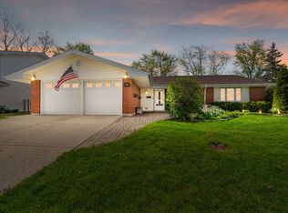 1355 Mayfield Ln, Hoffman Estates, IL 60169