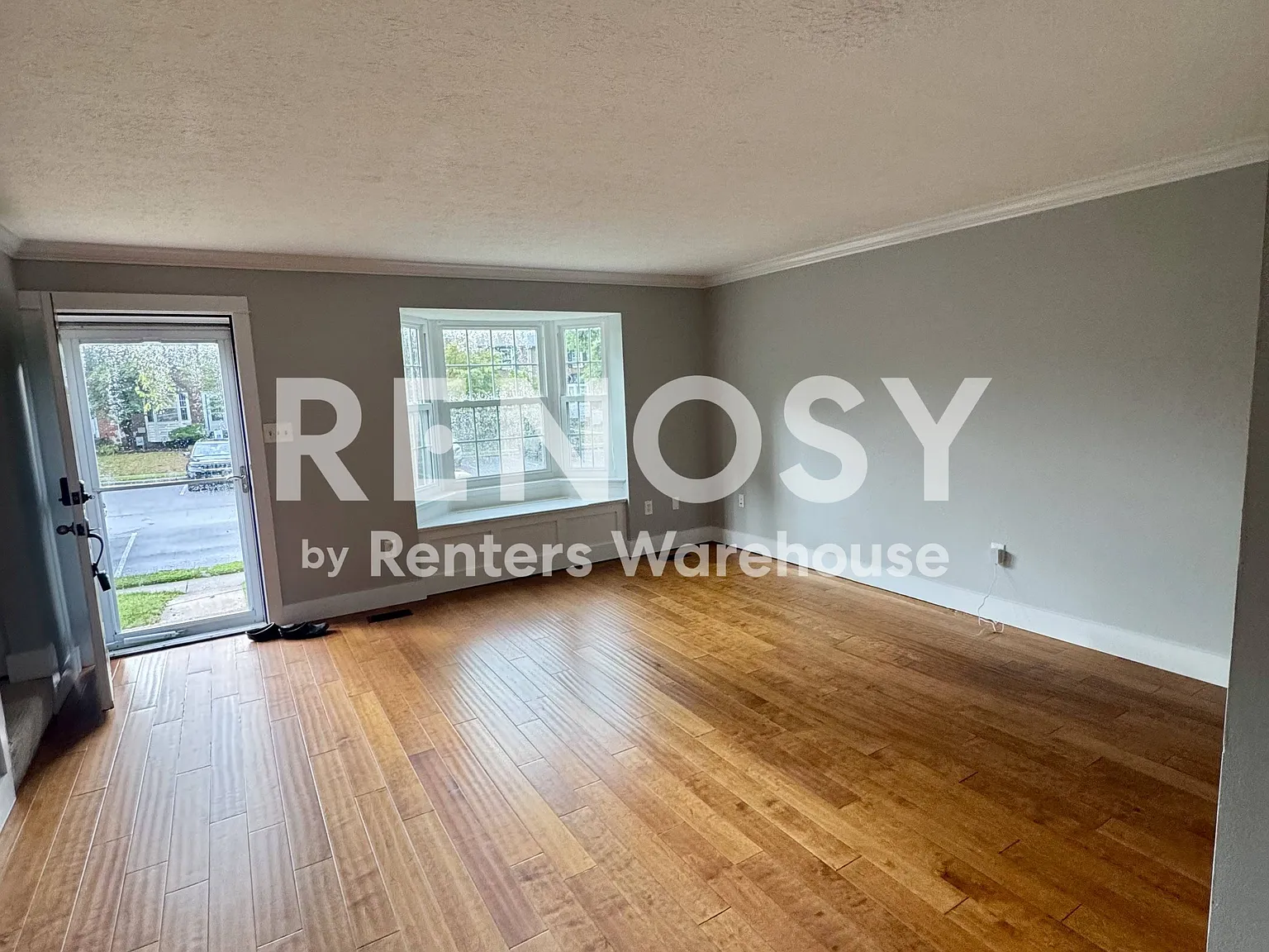 Available NOW - Charming 3 BR 1.5 bath — Photo 4