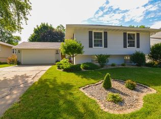 6816 Kent Dr NE, Cedar Rapids, IA 52402