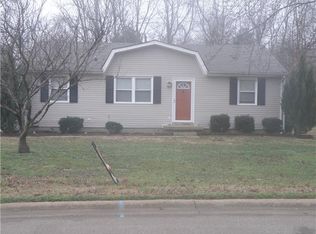 1552 Cherry Tree Dr, Clarksville, TN 37042