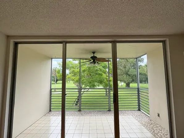 3800 Oaks Clubhouse Drive Unit 211, Pompano Beach, FL 33069
