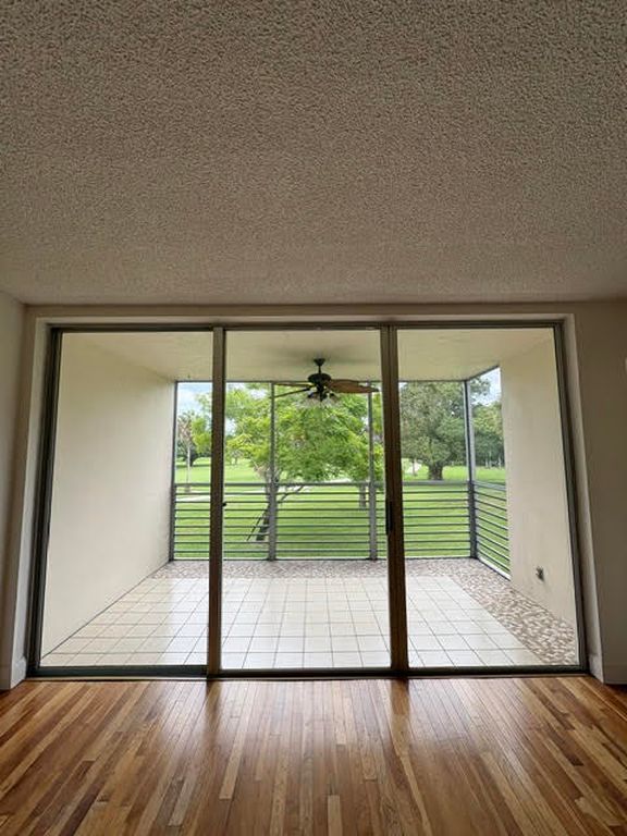 3800 Oaks Clubhouse Drive Unit 211, Pompano Beach