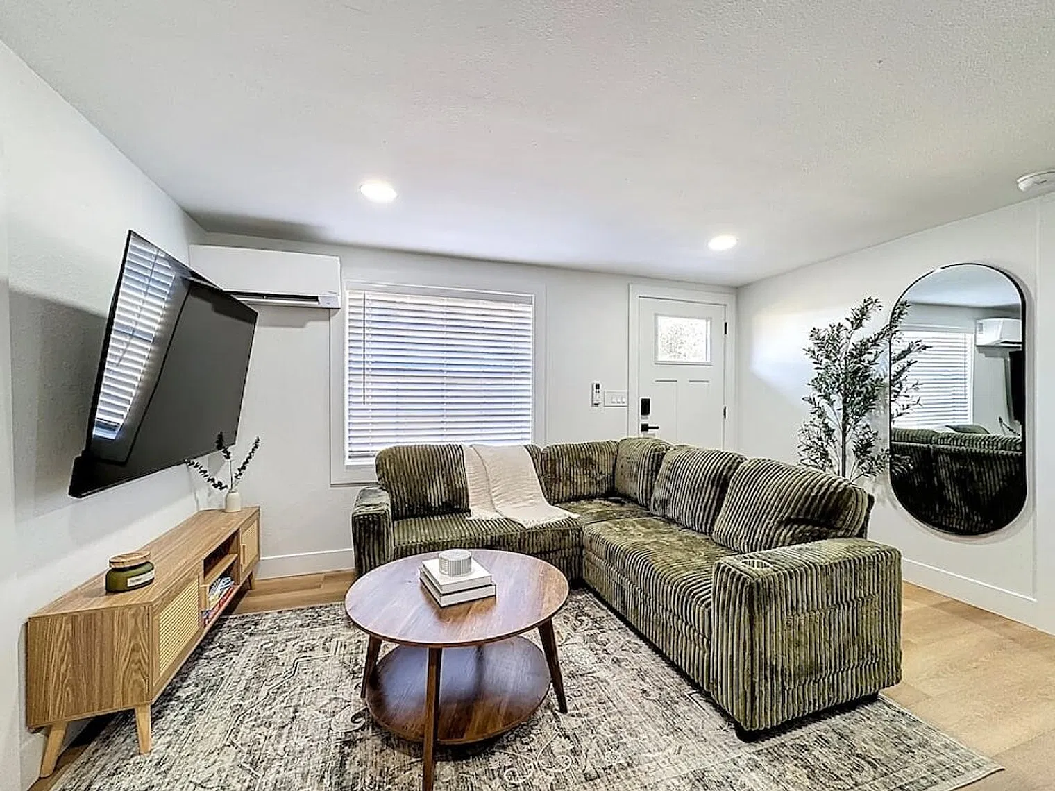 3 bed, 2.0 bath, $5,411 — Photo 3