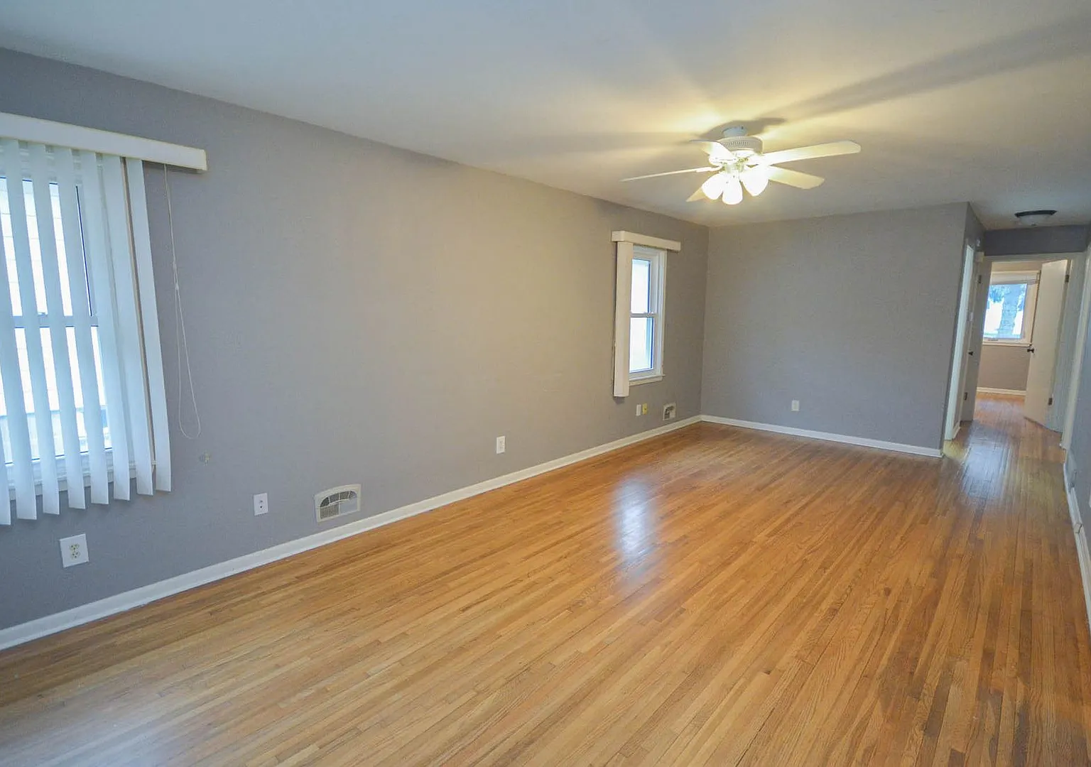 3br ranch style home near Sunset Terrace Elementary! — Photo 2