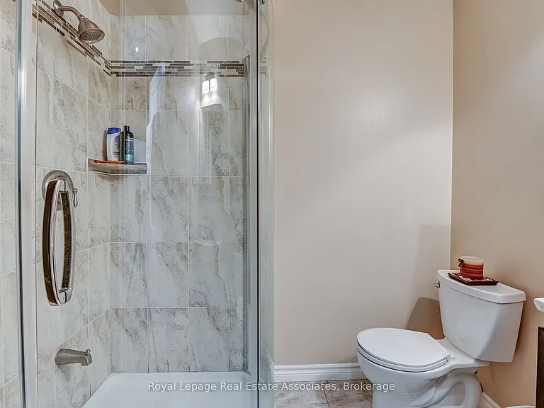 70 Nectarine Cres — Photo 20