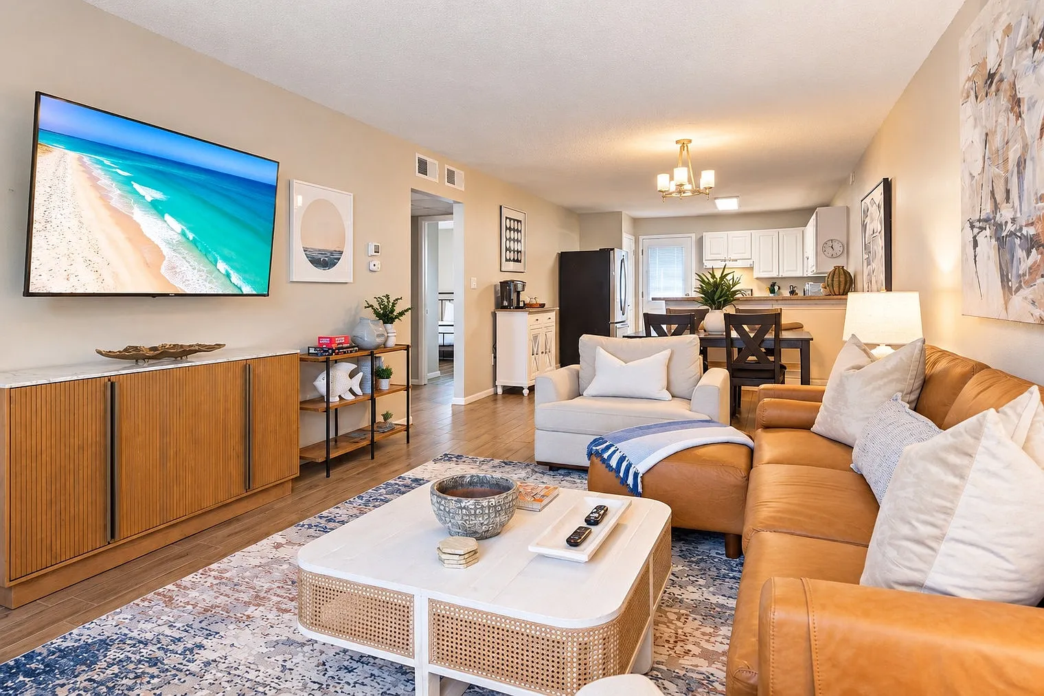 2 bed, 2.0 bath, 7922 sqft, $2,271 — Photo 2
