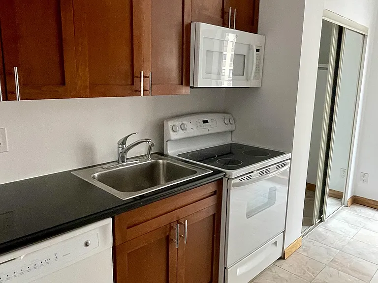 370 W 30th St #PHA — Photo 7